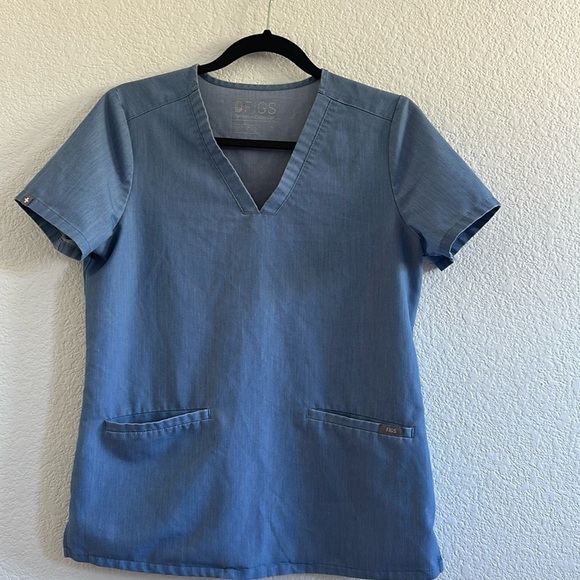 FIGS Special Edition Women’s Casma Three-Pocket Top Heather Indigo/Cement - Picture 2 of 9